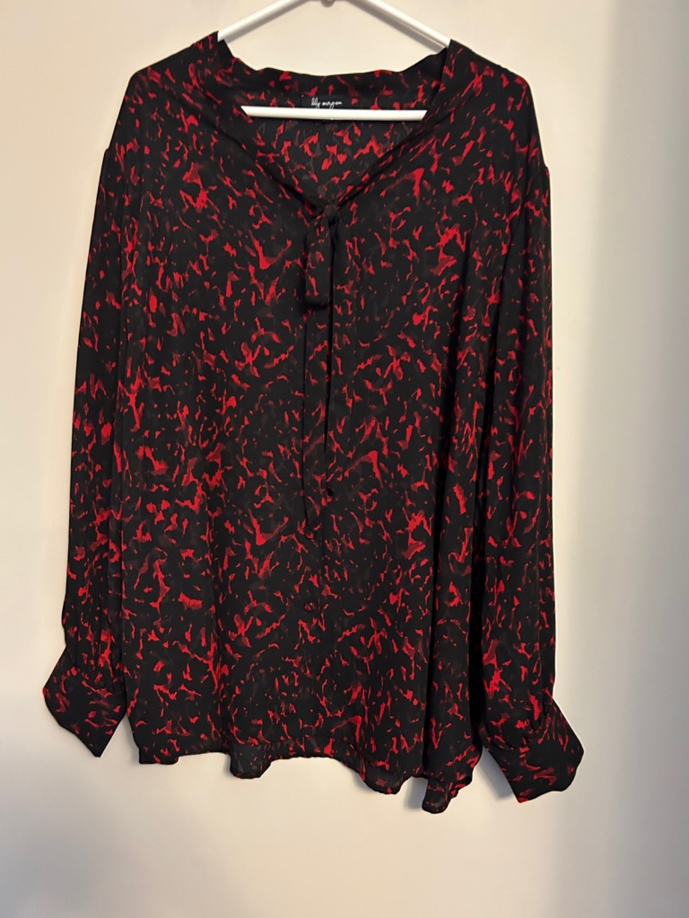 Lily Morgan red/black long sleeve polyester blouse tie neck button front size 2X